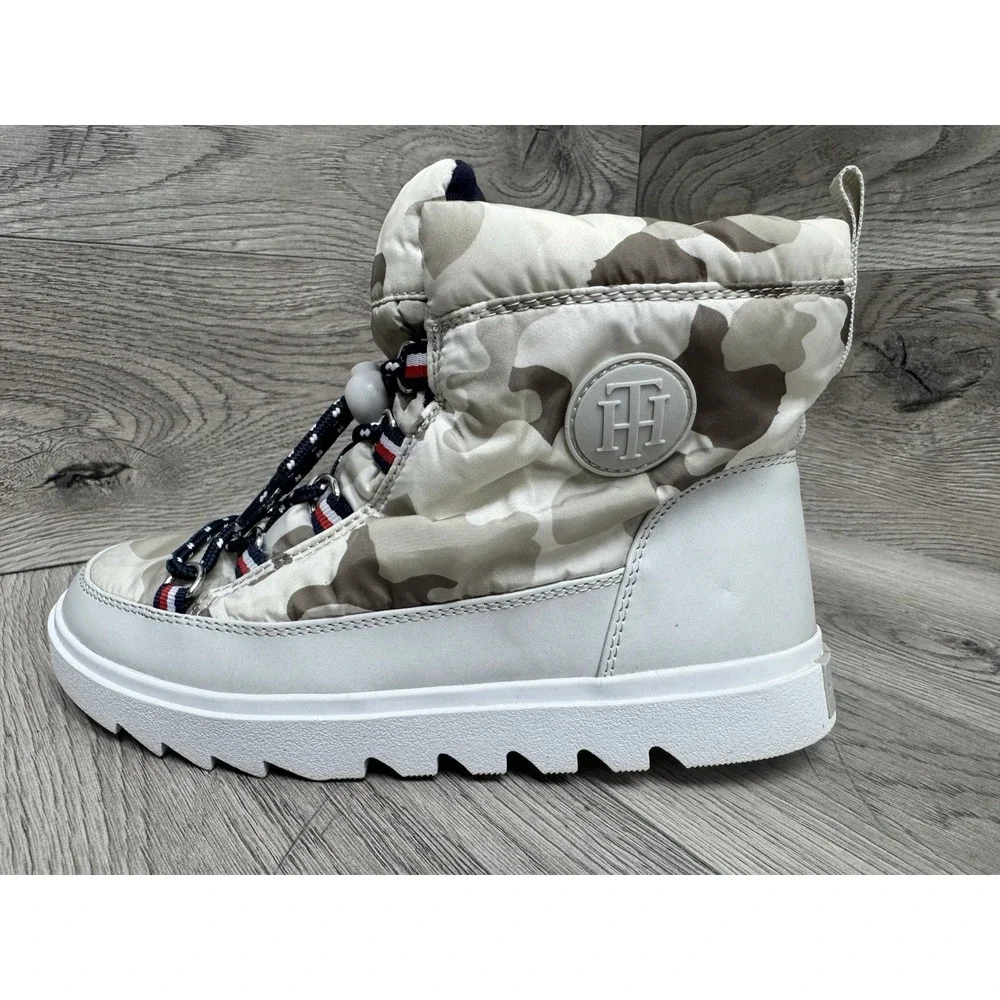 Women's Tommy Hilfiger Camo Waterproof Snow Boots Size 6 M